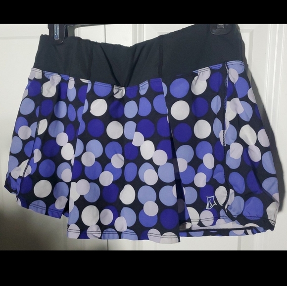 All the fun in this SkirtSports The Jette skort-Small DISCOUNT SHIPPING - Picture 2 of 5